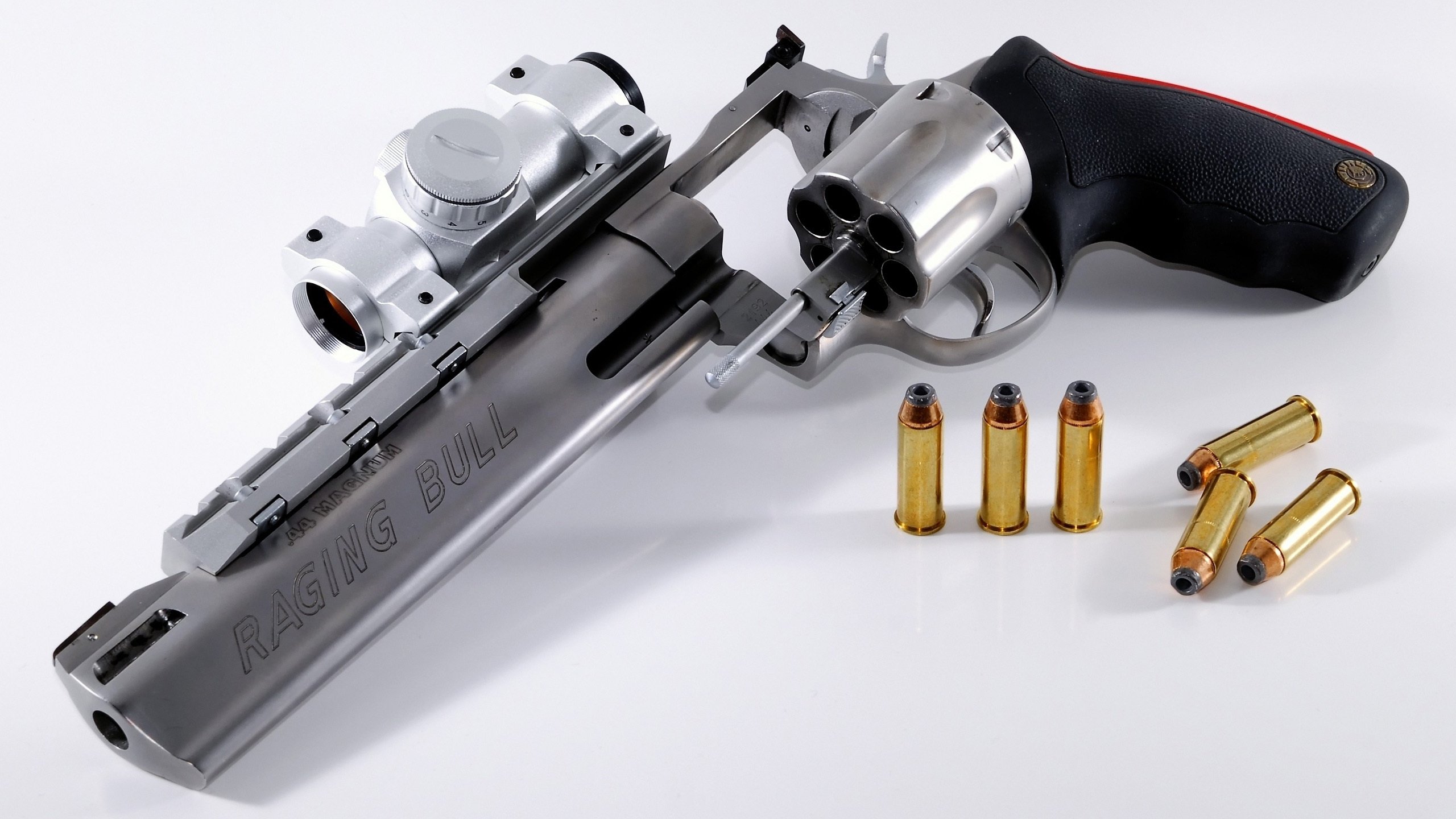 开云体育-F1年度争冠之夜，苏亚雷斯式高能输出的传奇演绎